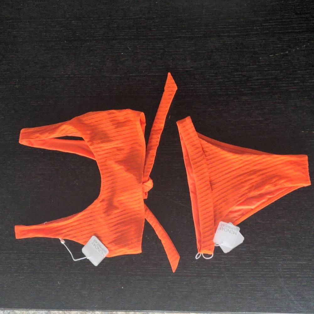 Monday Swimwear- Top V Bottom P - Picture 3 of 7